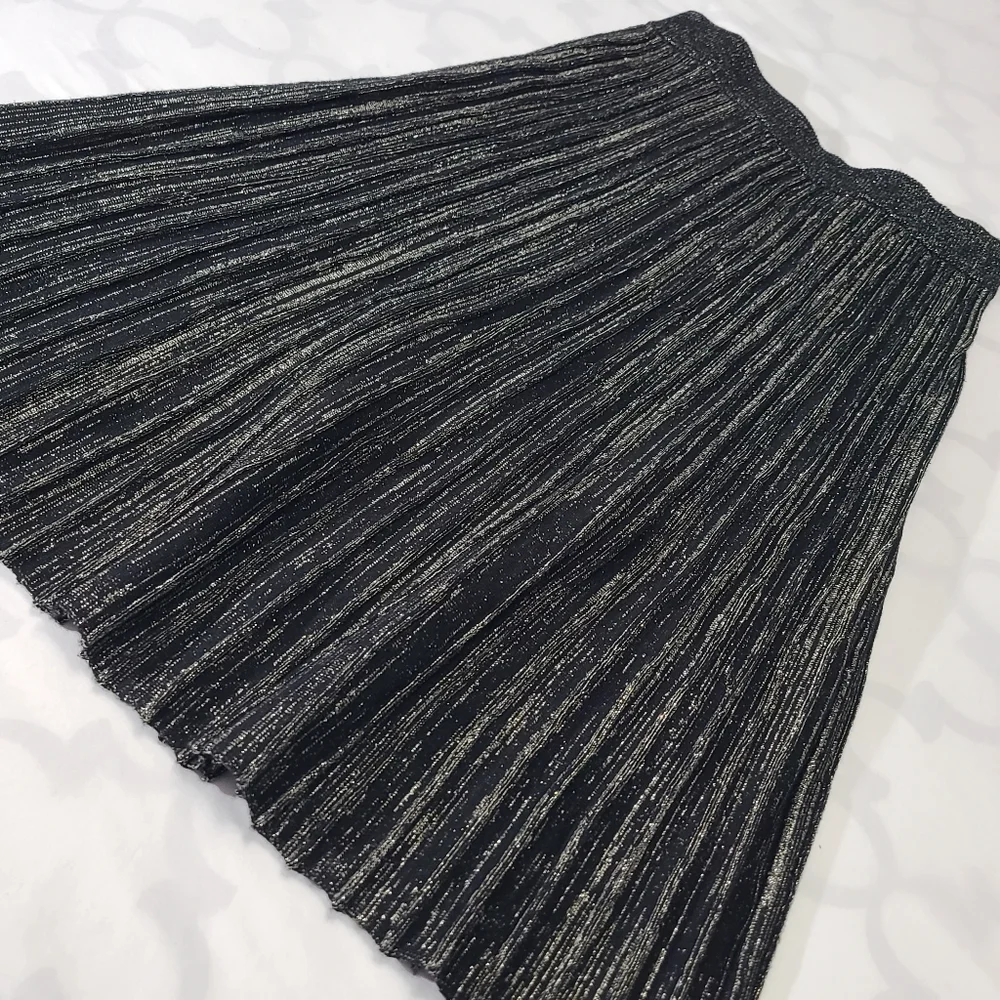 YAL New York Black Pleated Lurex Shimmer Skirt Size Med‎